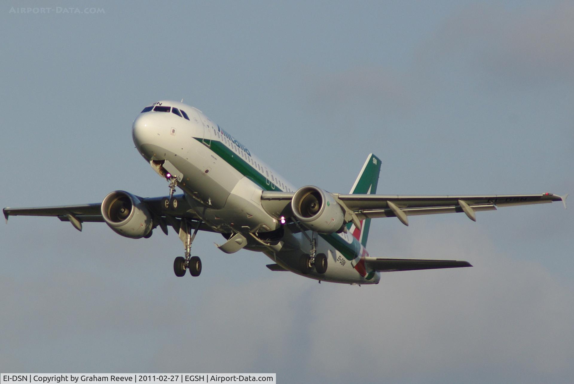 EI-DSN, 2008 Airbus A320-216 C/N 3412, Departing Norwich.