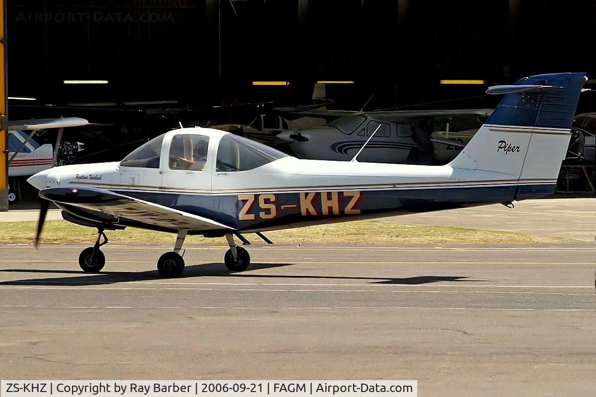ZS-KHZ, Piper PA-38-112 Tomahawk Tomahawk C/N 38-79A0039, Piper PA-38-112 Tomahawk [38-79A0039] Rand~ZS 21/09/2006.