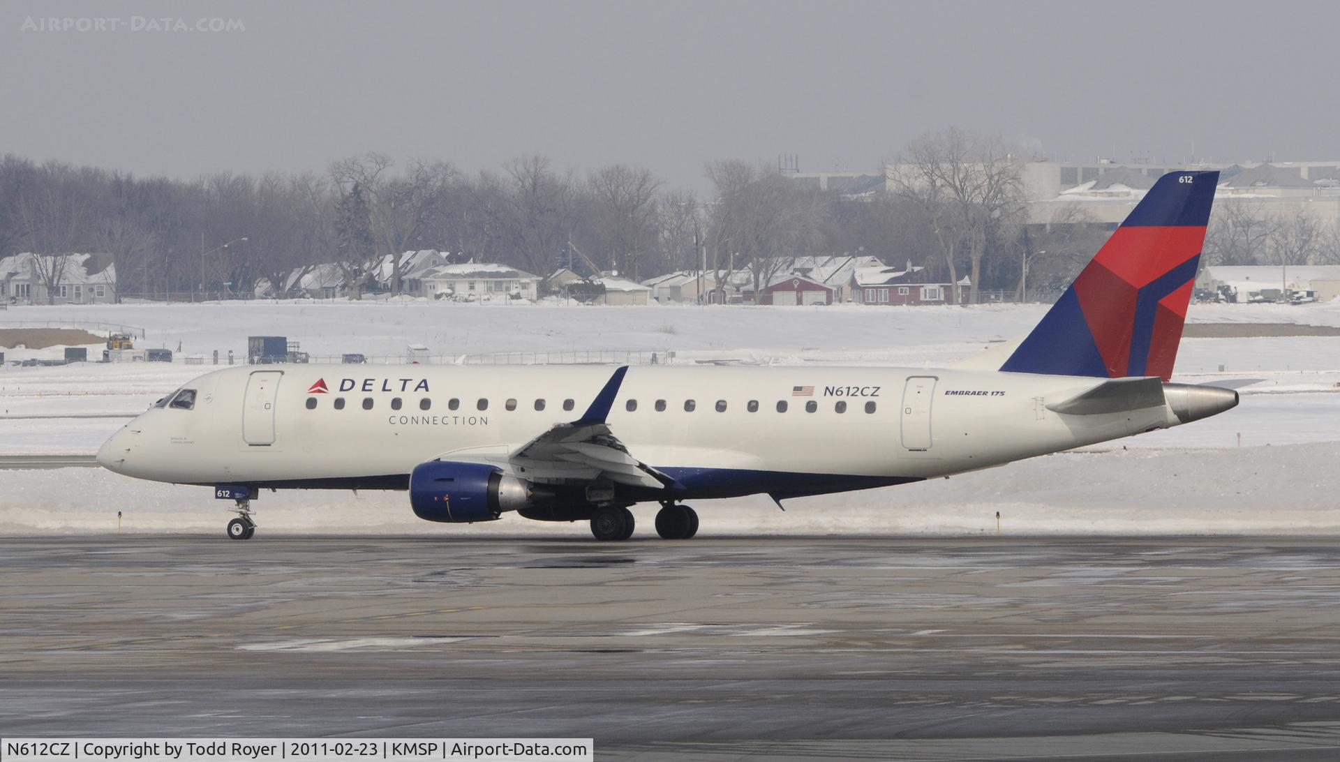 N612CZ, 2007 Embraer 175LR (ERJ-170-200LR) C/N 17000201, Taxi for Departure at MSP