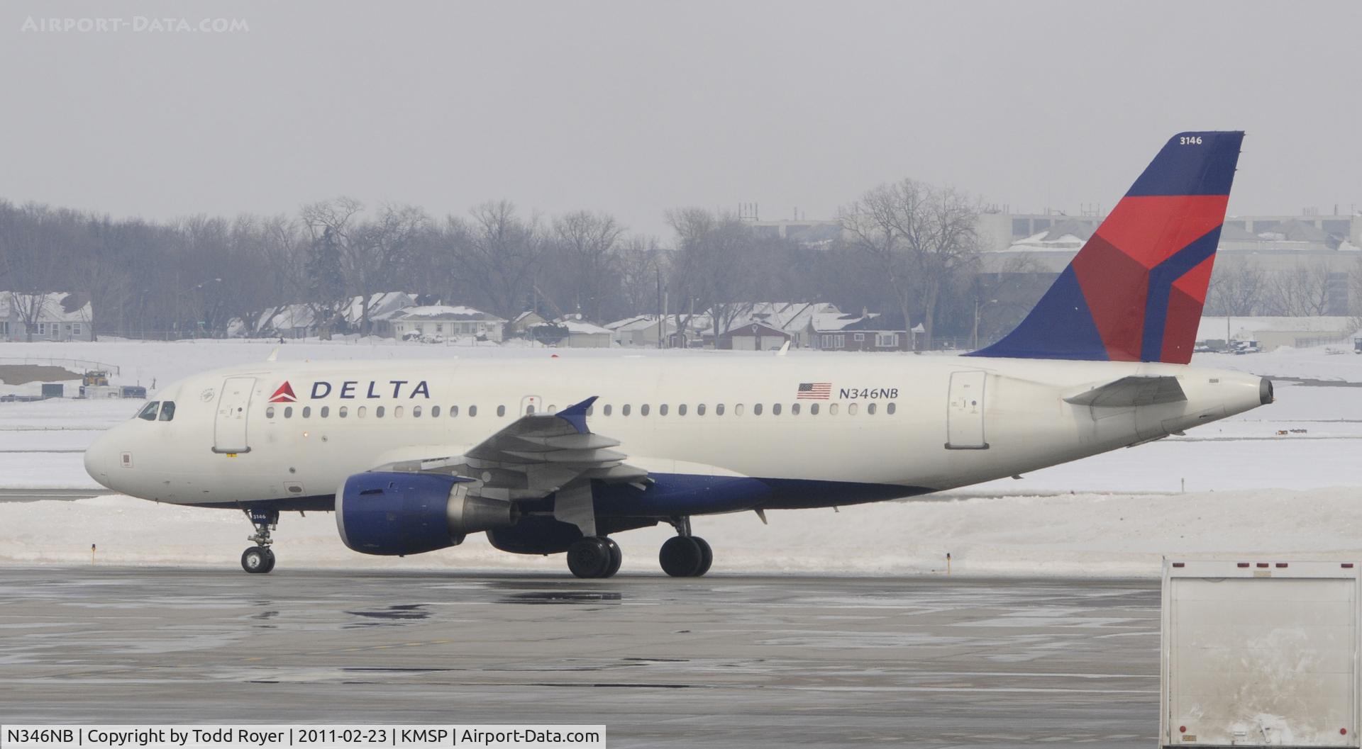 N346NB, 2002 Airbus A319-114 C/N 1796, taxi for departure at MSP