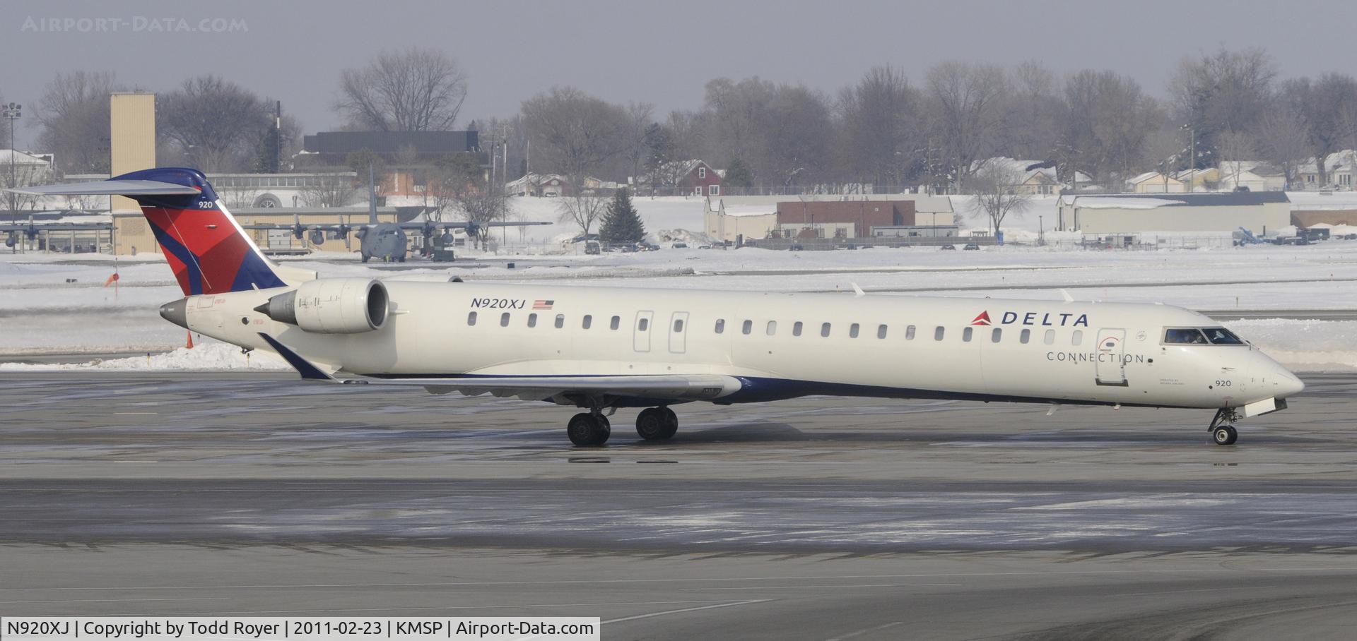 N920XJ, 2008 Bombardier CRJ-900ER (CL-600-2D24) C/N 15167, taxi to gat at MSP