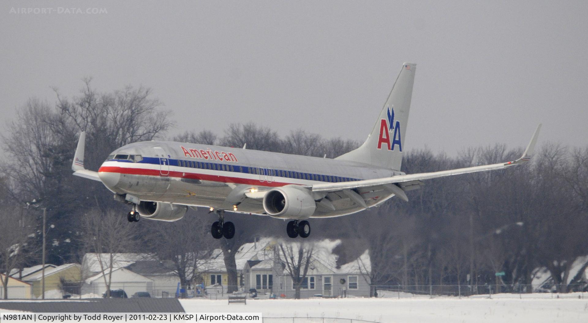 N981AN, 2009 Boeing 737-823 C/N 29569, Landing at MSP