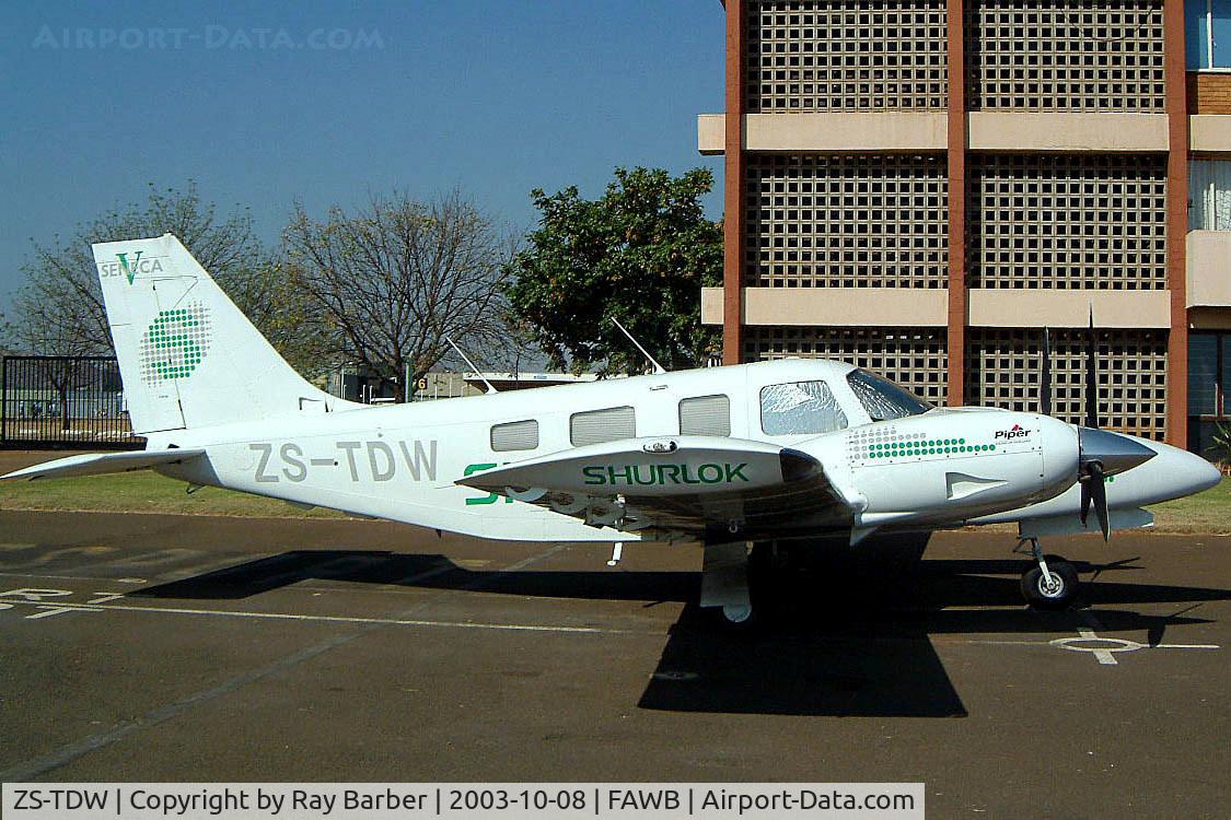 ZS-TDW, 1999 Piper PA-34-220T Seneca V C/N 3449138, Piper PA-34-220T Seneca V [3449138] Wonderboom~ZS 8/10/2003
