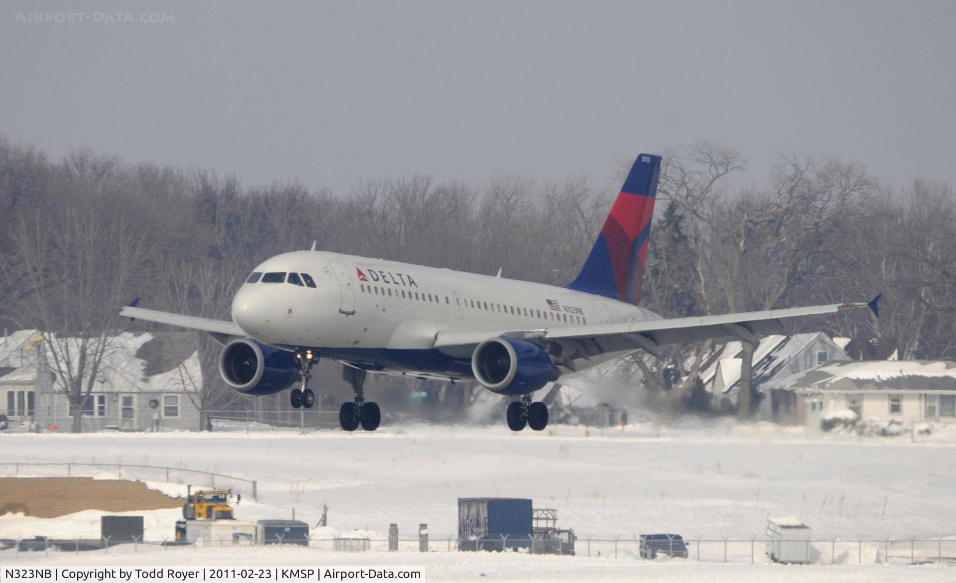 N323NB, 2001 Airbus A319-114 C/N 1453, Arriving MSP