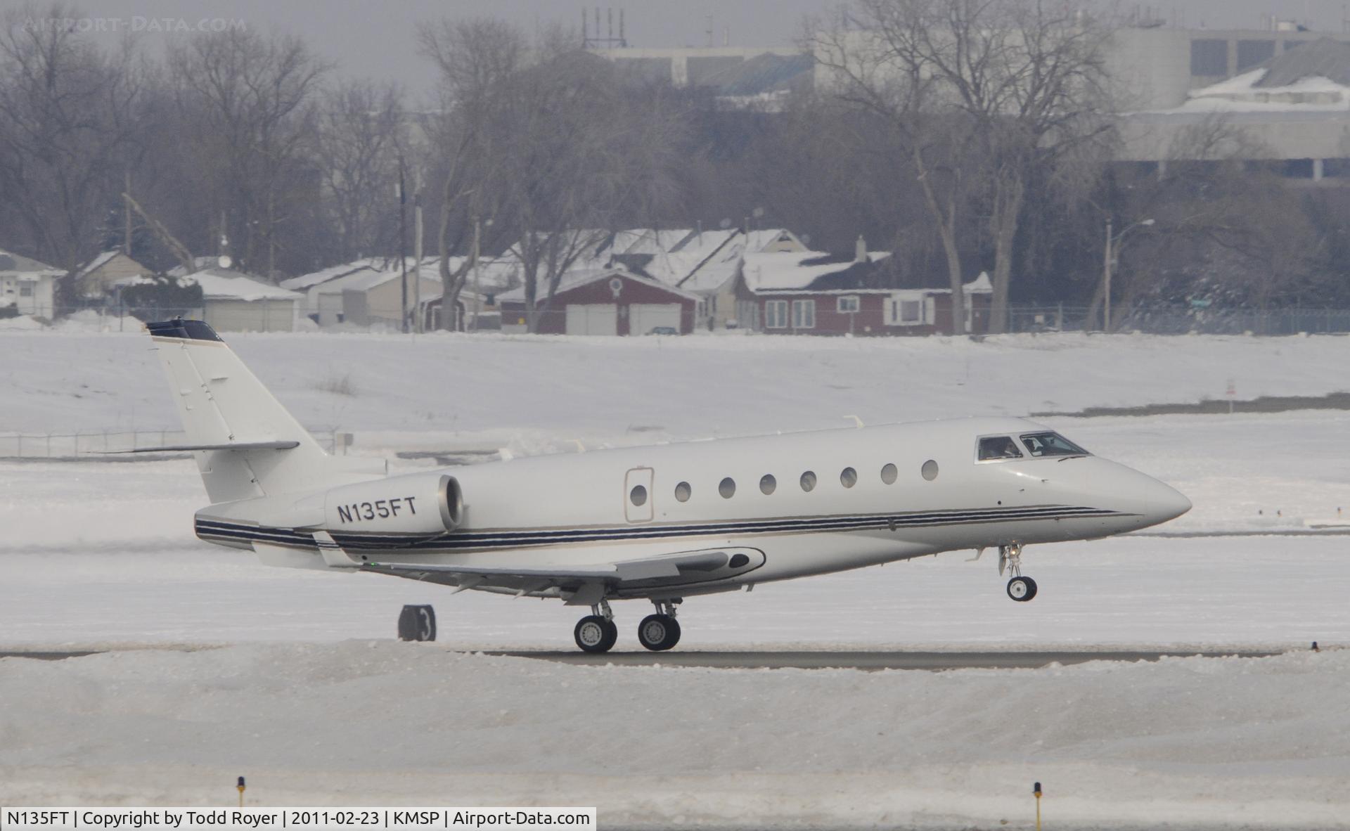 N135FT, 2007 Israel Aircraft Industries Gulfstream 200 C/N 155, Departing MSP