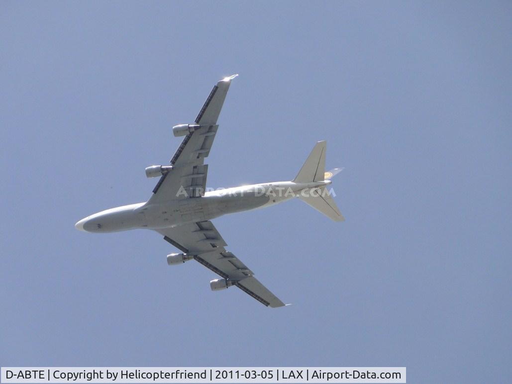 D-ABTE, 1991 Boeing 747-430M C/N 24966, On final to runway 24 passing over the City of Bell