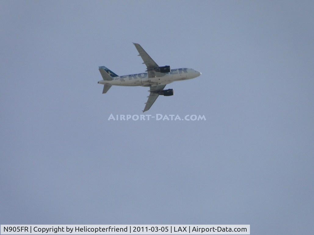 N905FR, 2001 Airbus A319-111 C/N 1583, On final to runway 25 passing over the City of Bell
