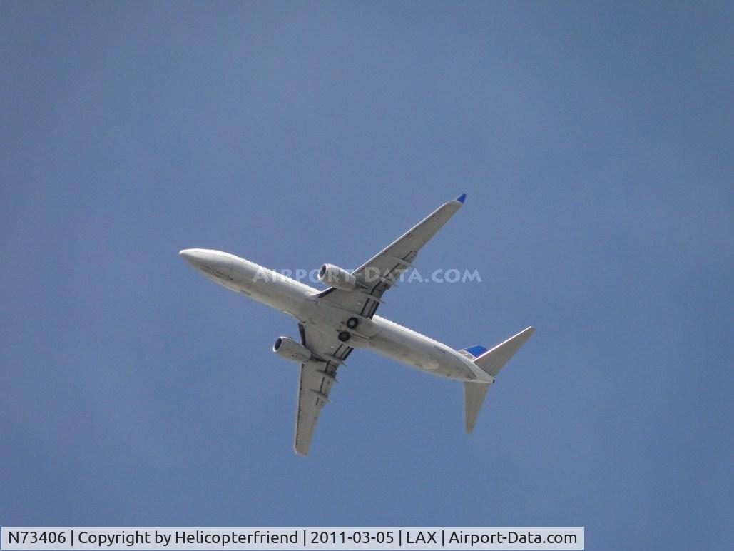 N73406, 2001 Boeing 737-924 C/N 30123, On final to runway 24 passing over the City of Bell