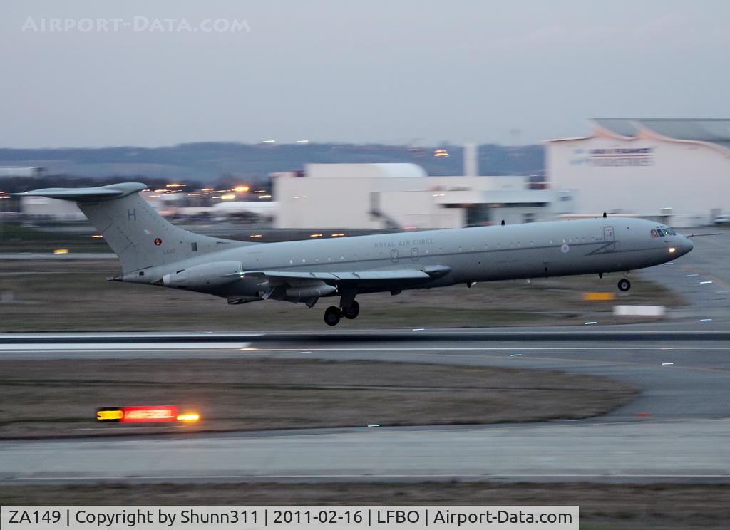 ZA149, 1967 Vickers VC10 K.3 C/N 884, Landing rwy 14R for A400M refuelling tests...