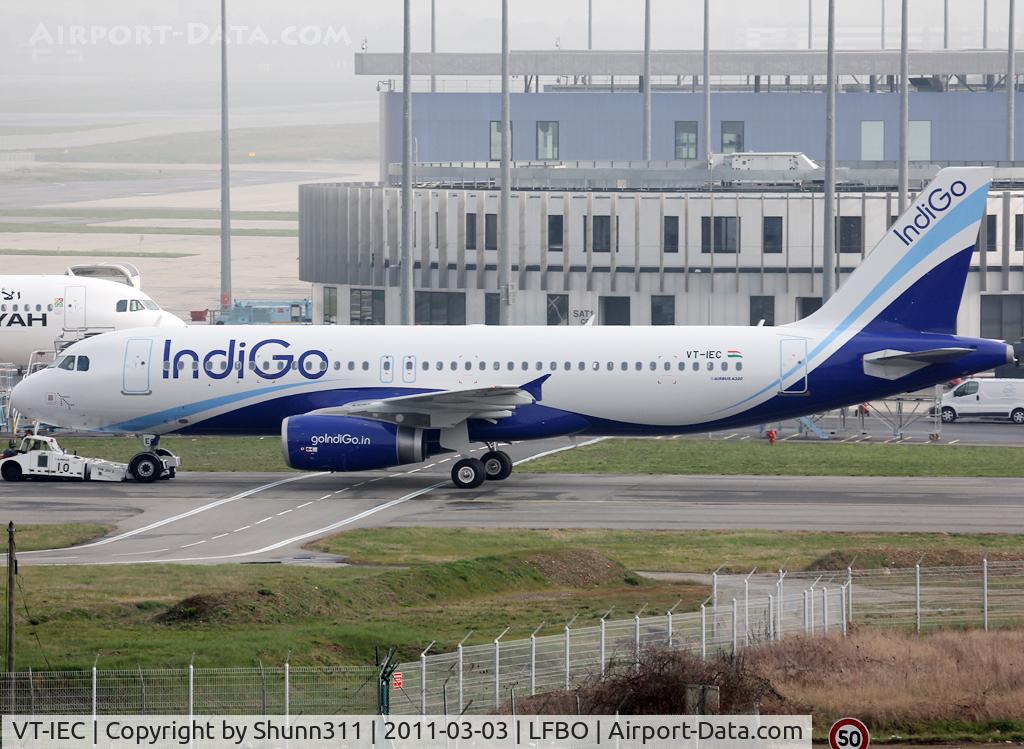 VT-IEC, 2011 Airbus A320-232 C/N 4614, Delivery day...