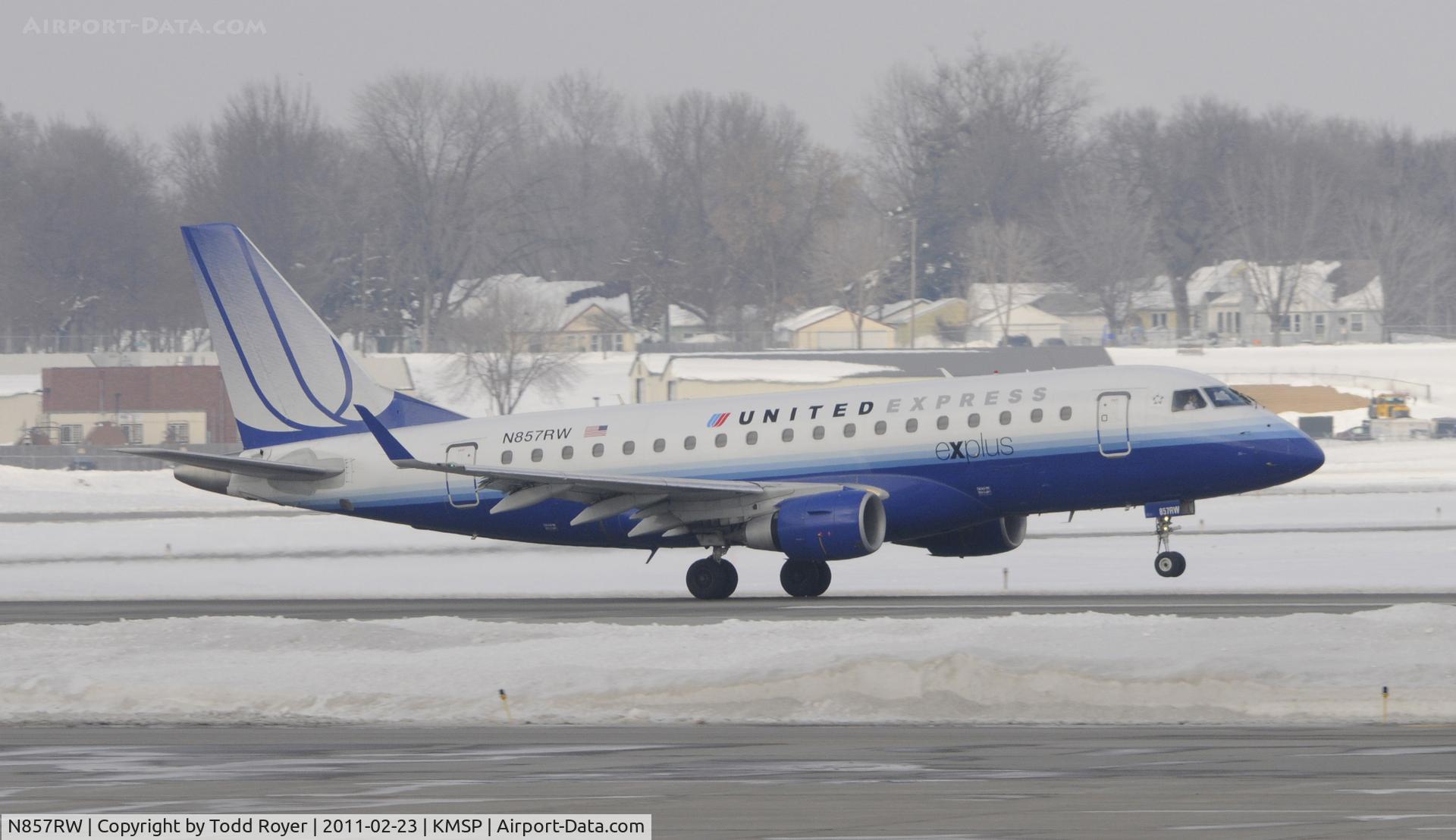N857RW, 2005 Embraer 170SE (ERJ-170-100SE) C/N 17000079, Departing MSP