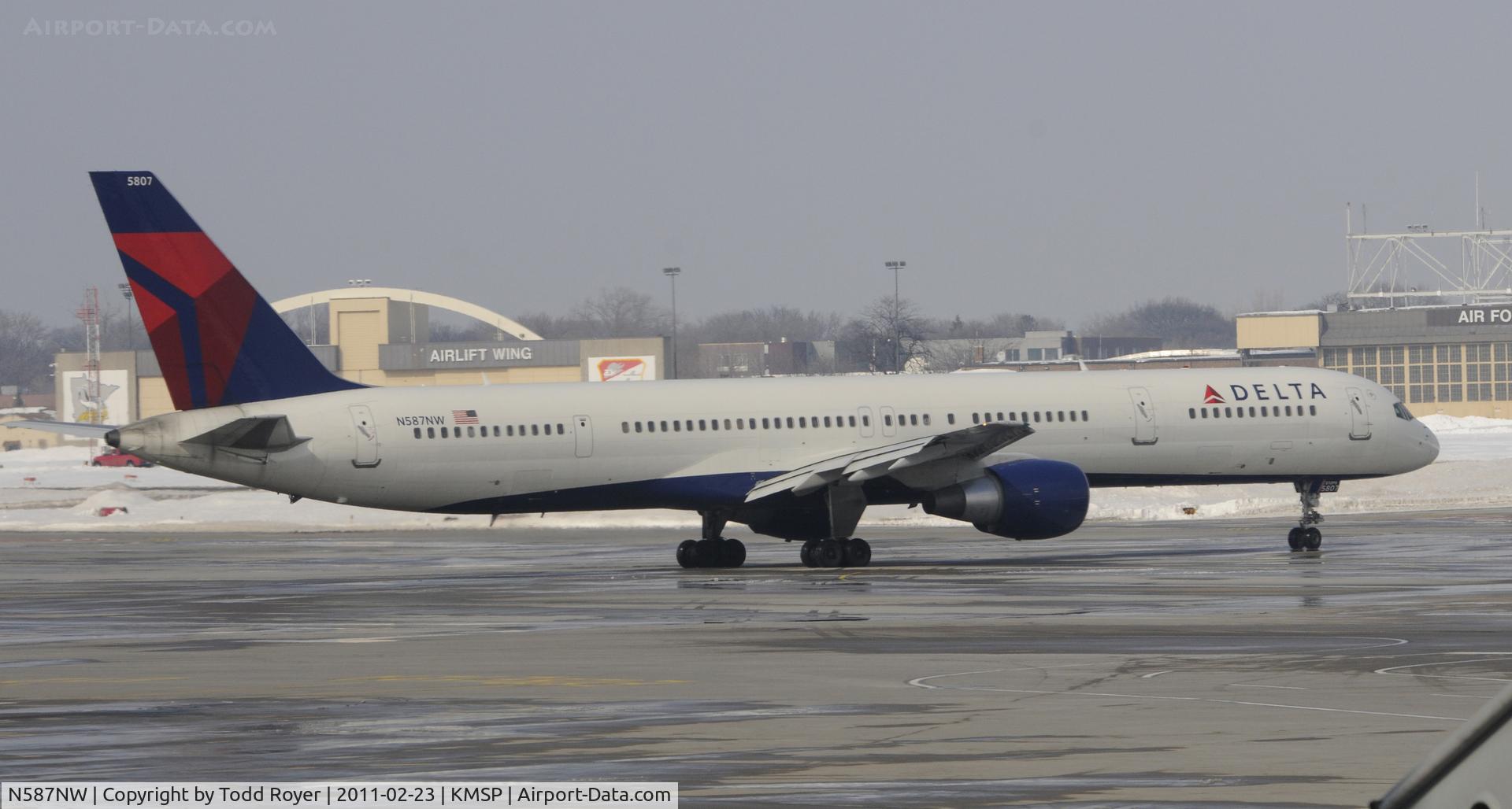 N587NW, 2002 Boeing 757-351 C/N 32986, Delta