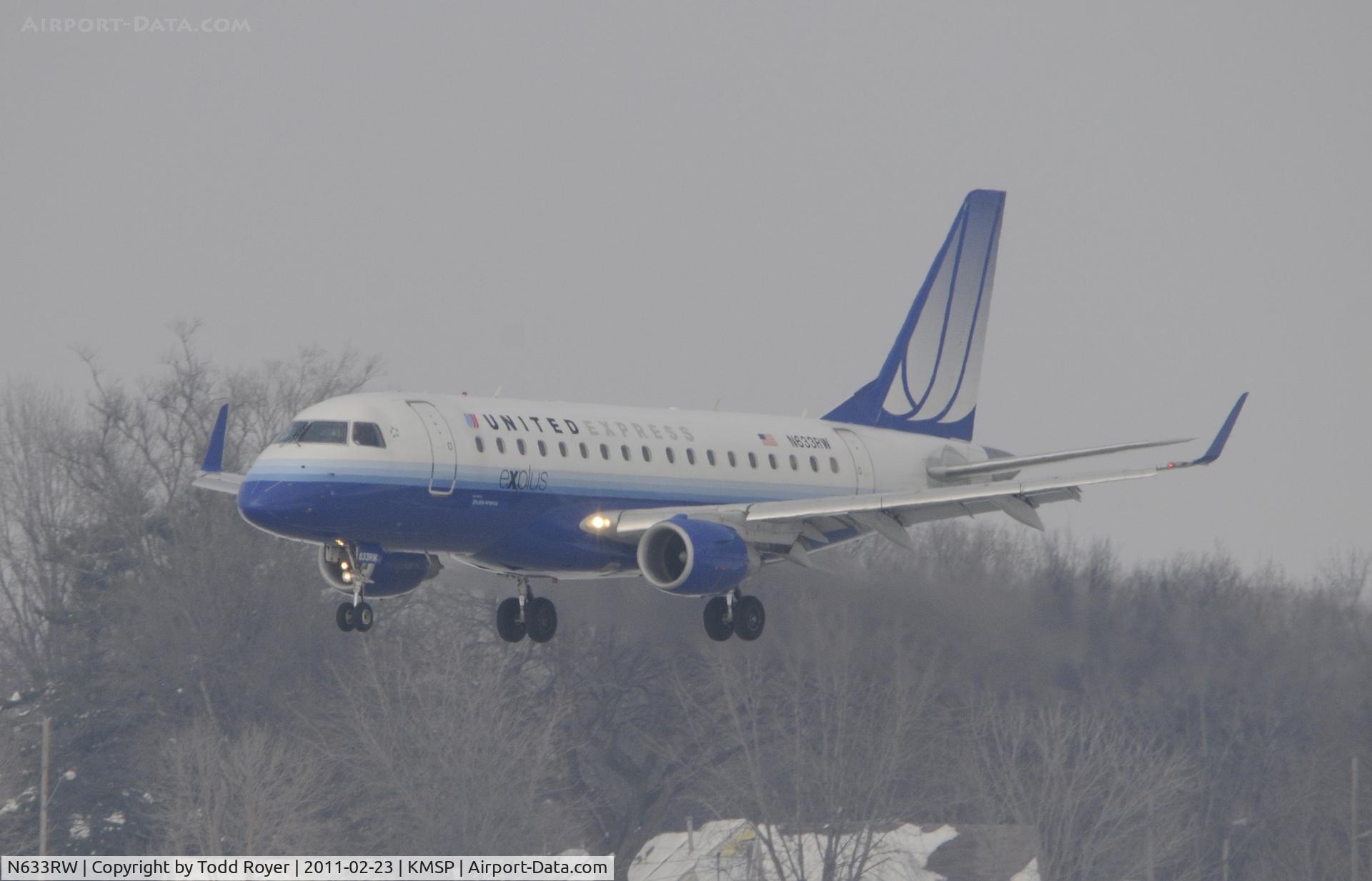 N633RW, 2004 Embraer 170SE (ERJ-170-100SE) C/N 17000054, Landing At MSP