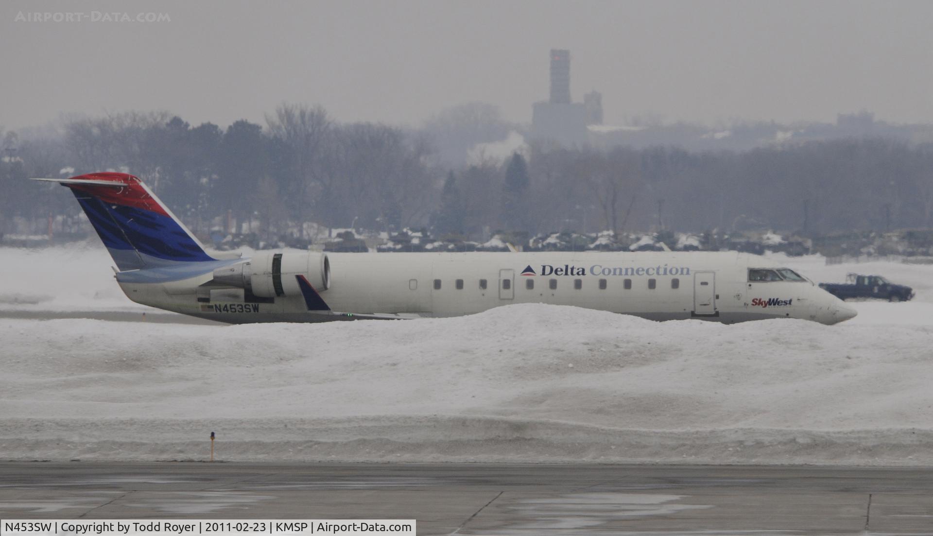 N453SW, 2003 Bombardier CRJ-200LR (CL-600-2B19) C/N 7743, Arriving at MSP