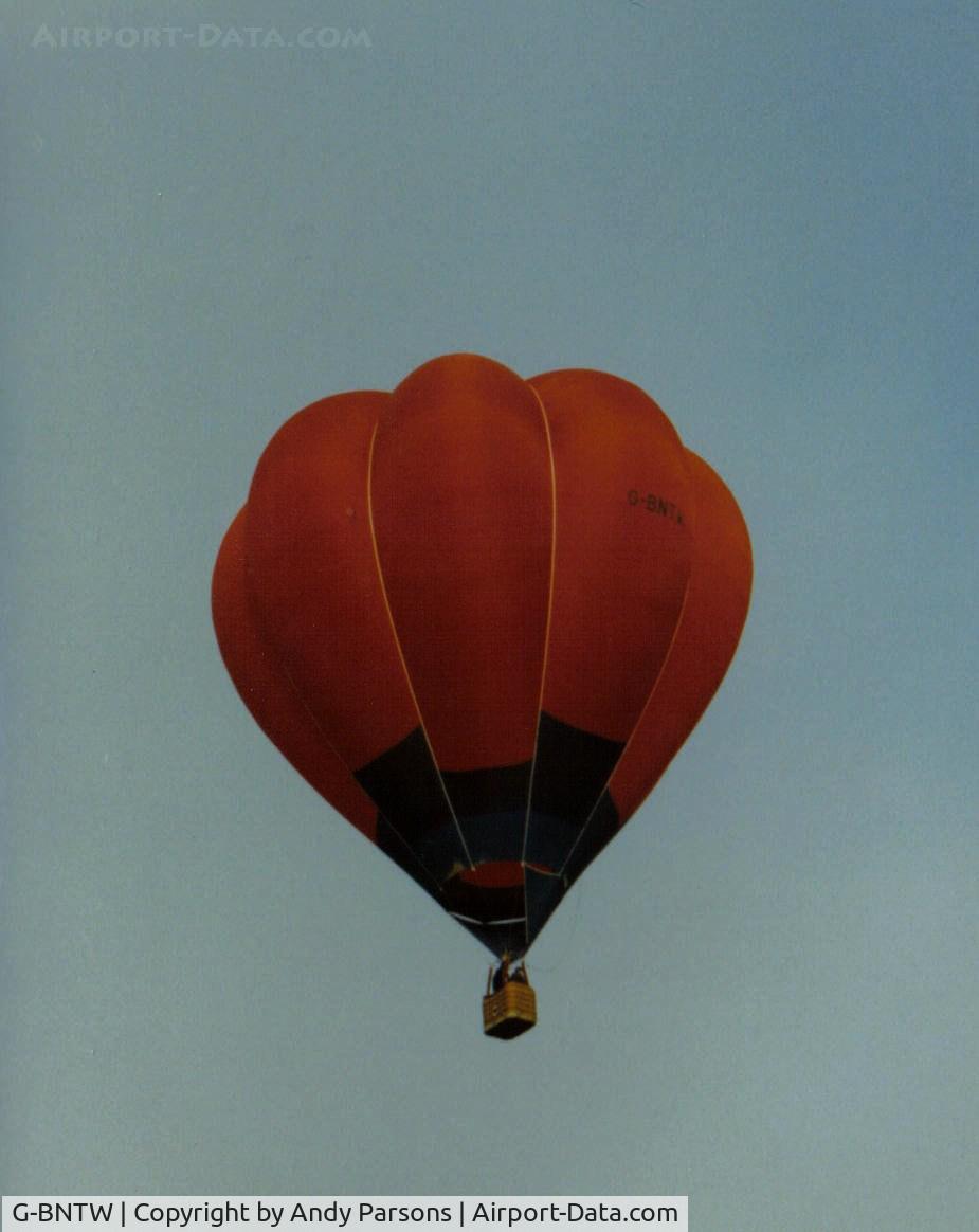 G-BNTW, 1987 Cameron Balloons V-77 C/N 1574, Sorry no idea where this was taken but i should think in the late eighties (scanned print)