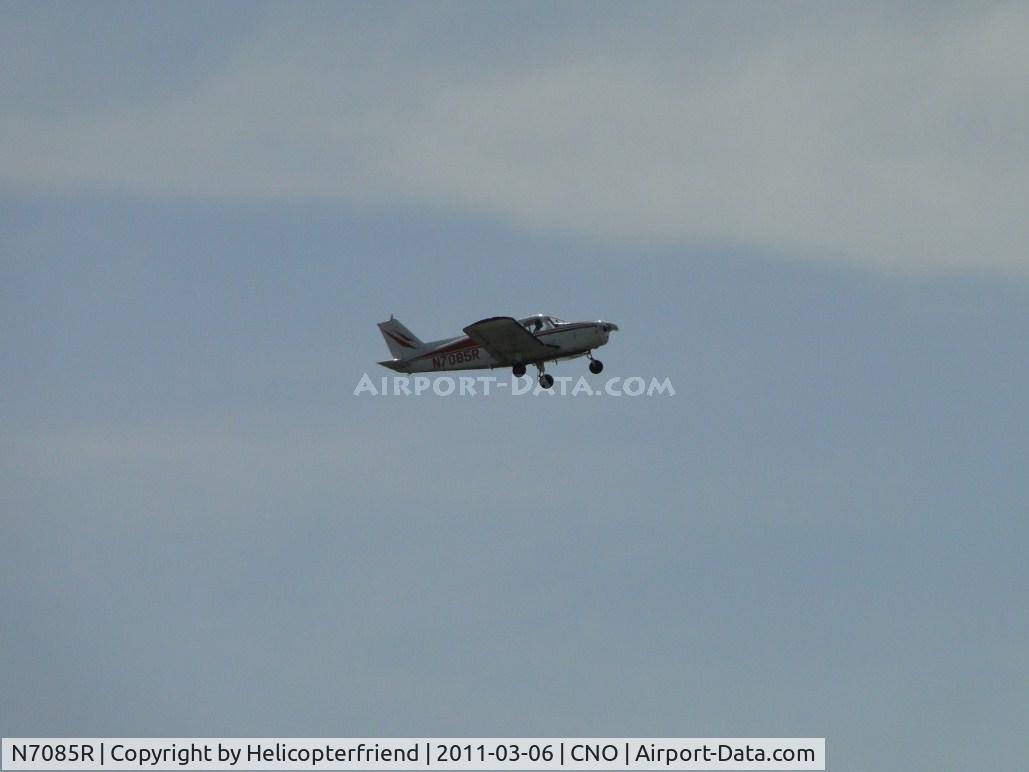 N7085R, 1966 Piper PA-28-140 Cherokee C/N 28-21788, Taking off from runway 26R