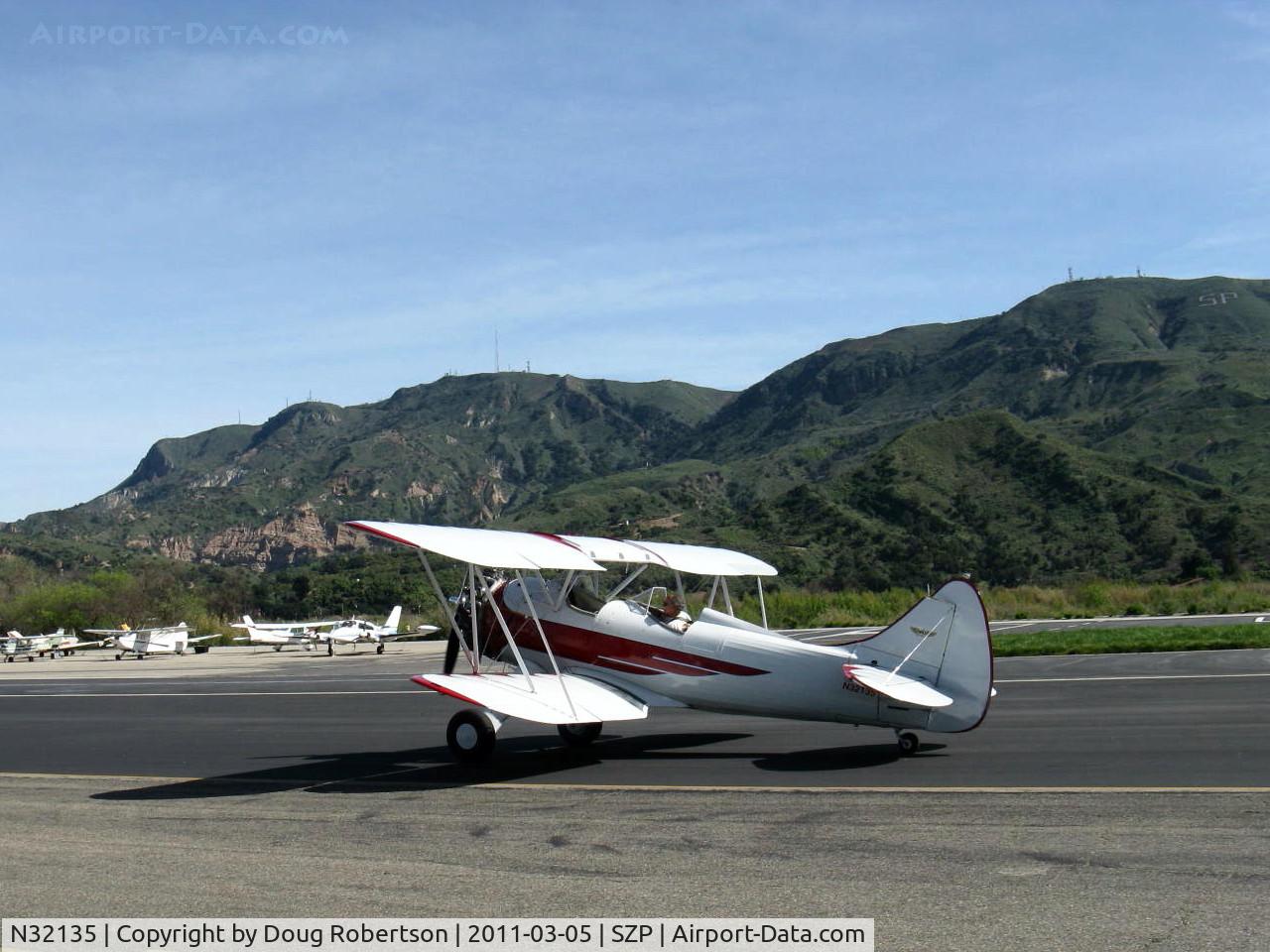 N32135, 1941 Waco UPF-7 C/N 5767, 1941 Waco UPF-7, Continental W670 220 Hp, taxi to 22