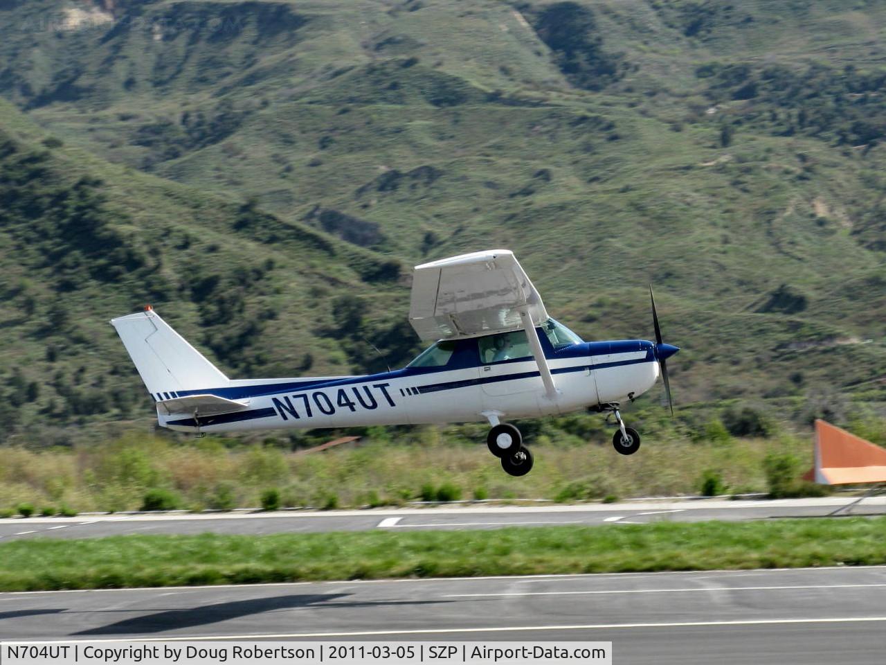 N704UT, 1976 Cessna 150M C/N 15078891, 1976 Cessna 150M, Continental O-200 100 Hp, takeoff climb Rwy 22