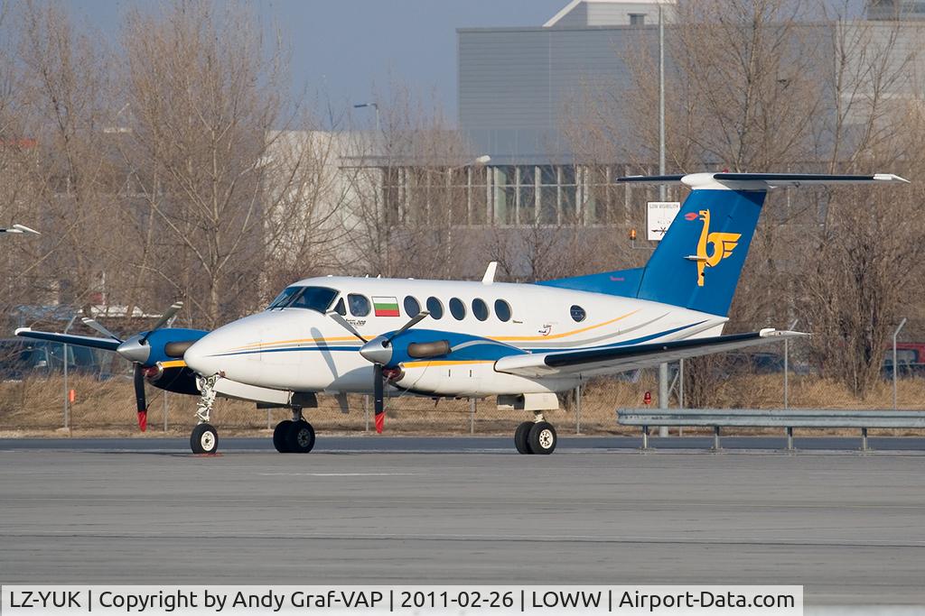 LZ-YUK, 1975 Beech 200 Super King Air C/N BB-82, Beech 200