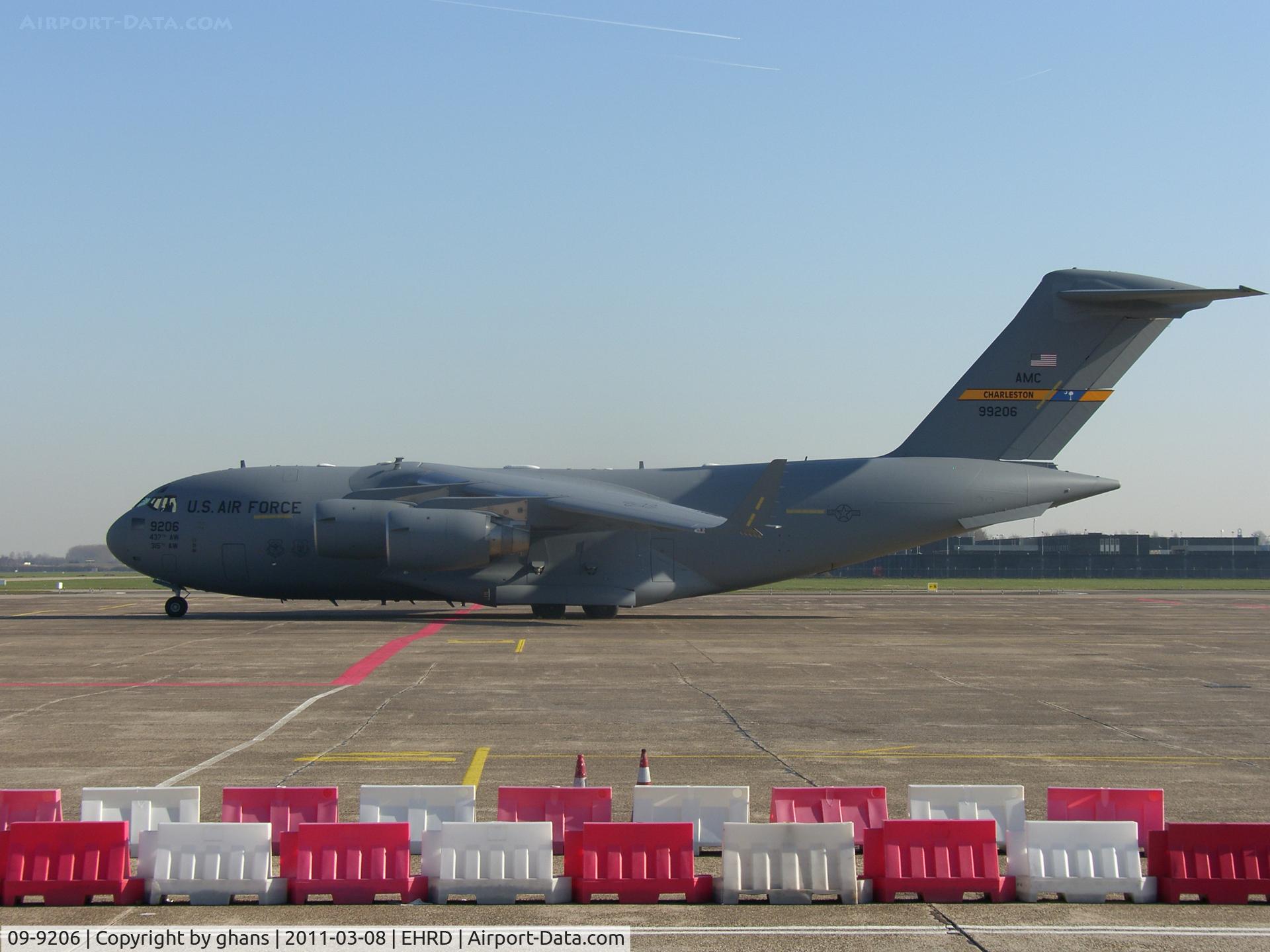 09-9206, 2010 Boeing C-17A Globemaster III C/N 50230/F229/P206, 2nd time a C-17 is on the platform of Rtm