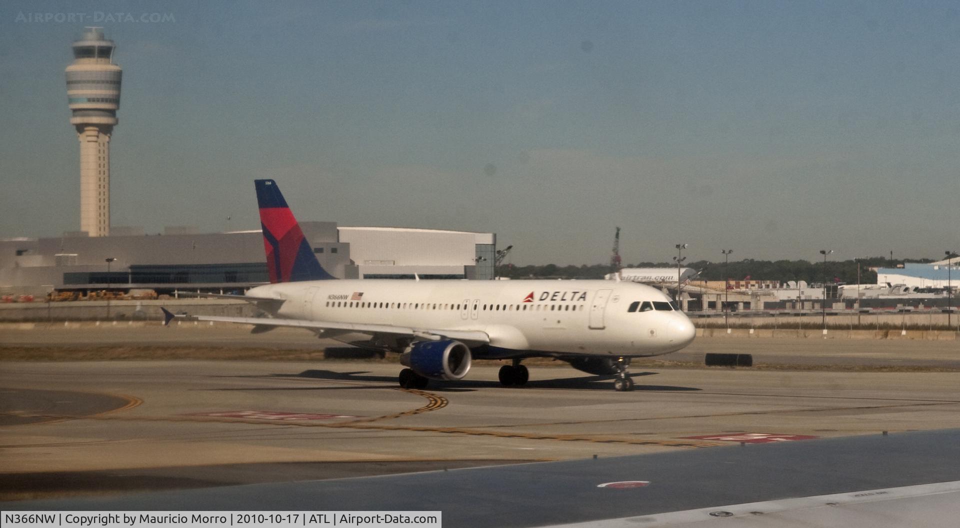 N366NW, 1999 Airbus A320-212 C/N 0981, Airbus A320 after the merger NWA/Delta with new colors