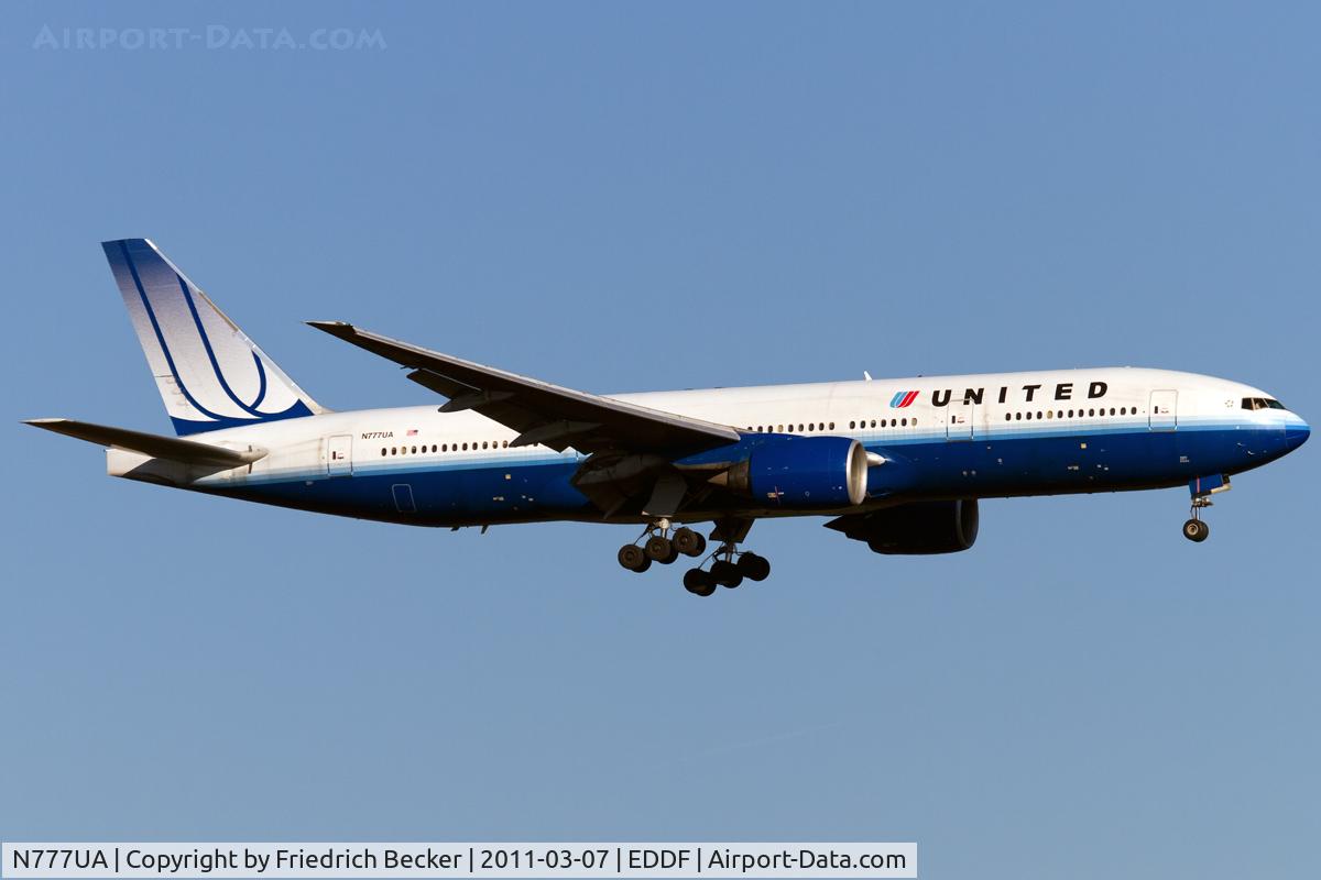 N777UA, 1995 Boeing 777-222 C/N 26916, on final