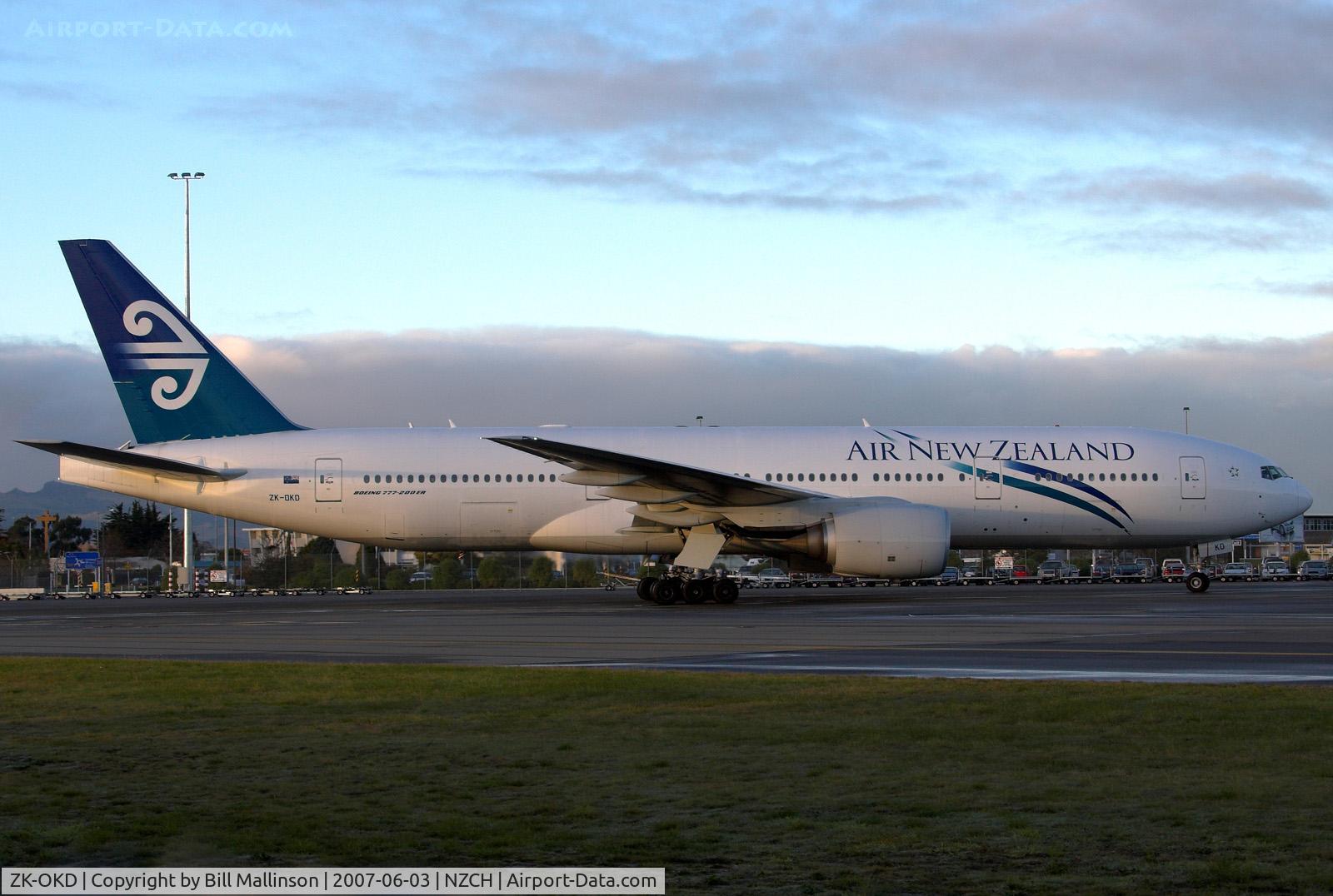 ZK-OKD, 2006 Boeing 777-219/ER C/N 29401, taxi to gate 34 after arriving as NZ90 from NRT