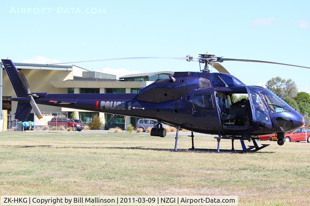 ZK-HKG, Aerospatiale AS-355F-1 Ecureuil 2 C/N 5267, landed after doing a sweep over the quake ravaged eastern suburbs
