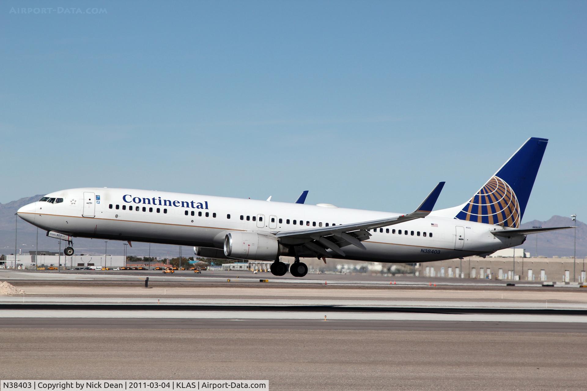 N38403, 2001 Boeing 737-924 C/N 30120, KLAS