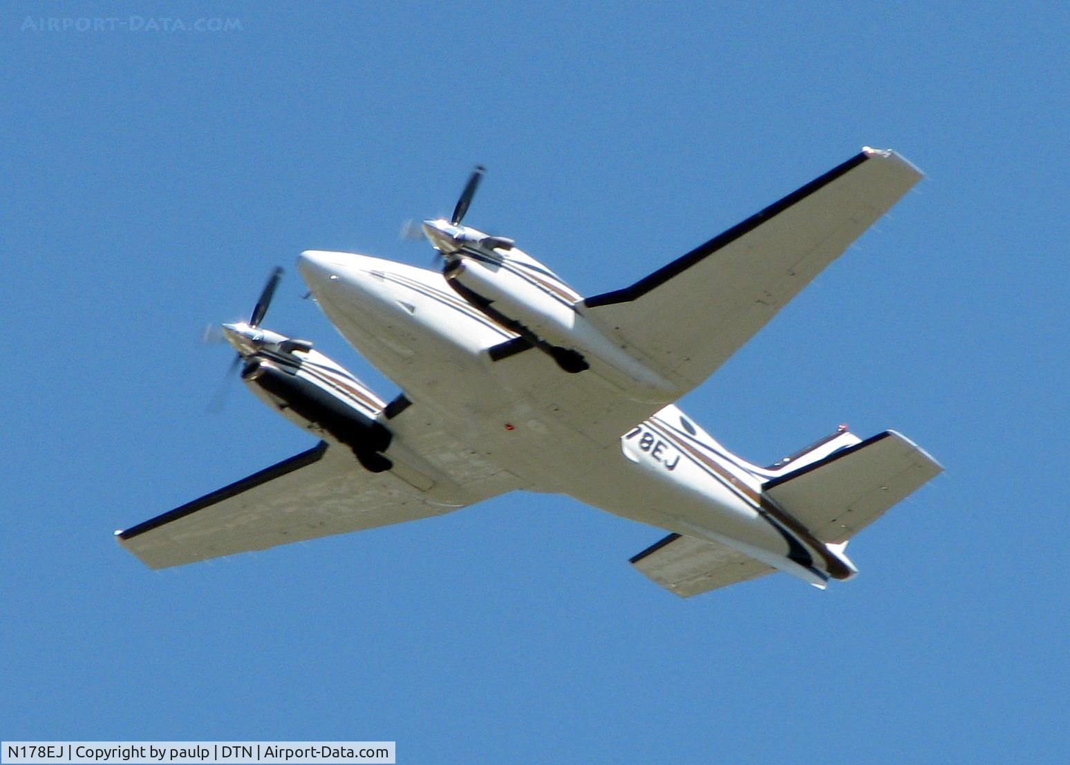 N178EJ, 2007 Raytheon C90GT King Air C/N LJ-1818, Departing Downtown Shreveport.
