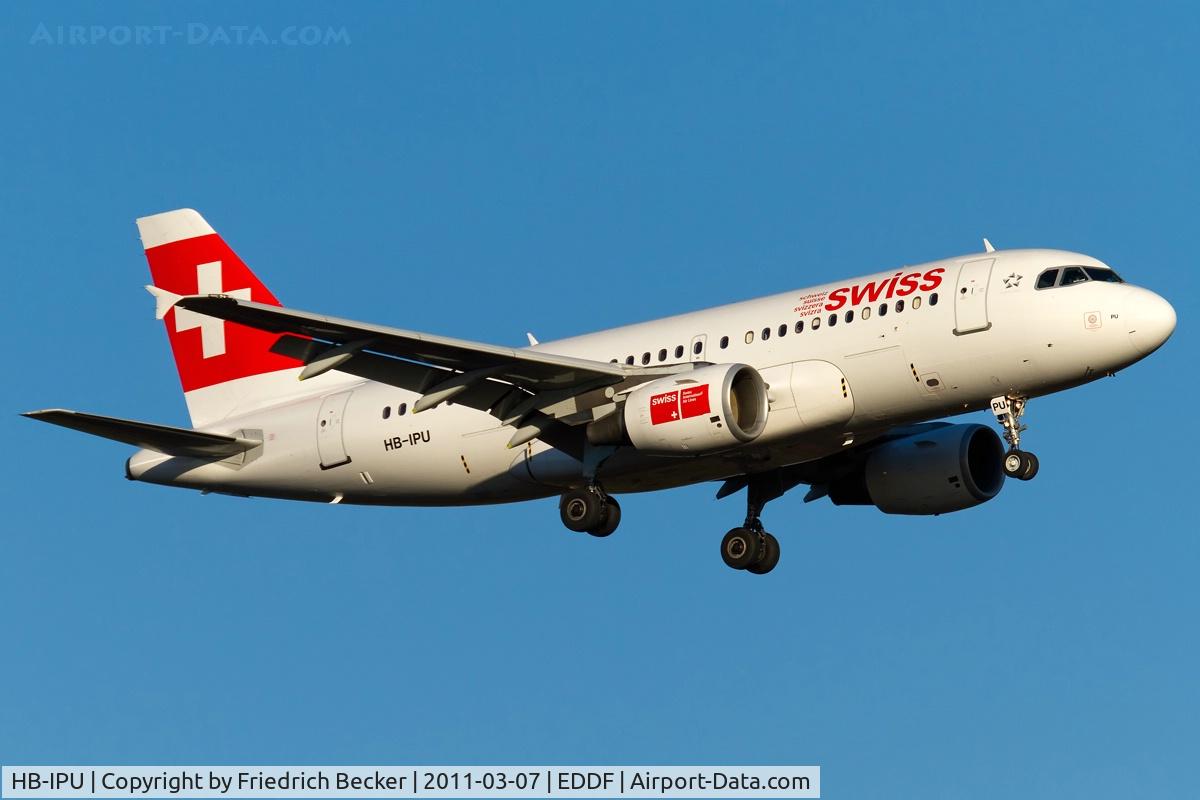 HB-IPU, 1997 Airbus A319-112 C/N 713, on final