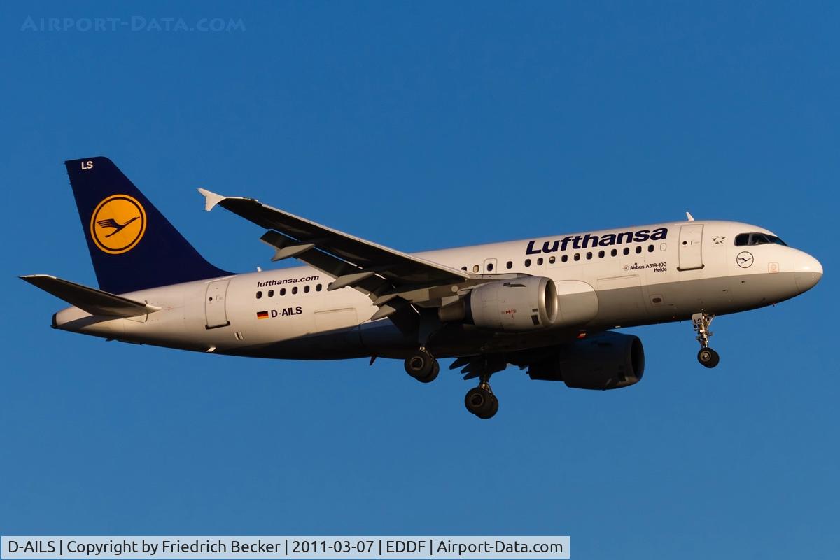 D-AILS, 1997 Airbus A319-114 C/N 729, on final