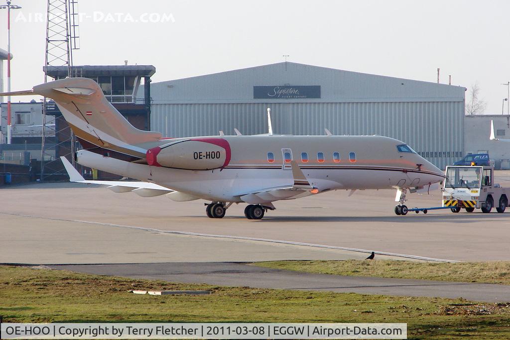OE-HOO, 2005 Bombardier Challenger 300 (BD-100-1A10) C/N 20079, Bombardier BD-100-1A10 Challenger 300, c/n: 20079 being pushed onto stand 16 at Luton