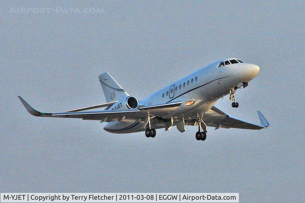 M-YJET, 2008 Dassault Falcon 2000LX C/N 148, 2008 Dassault Falcon 2000EX EASy, c/n: 148 climbs away from Luton