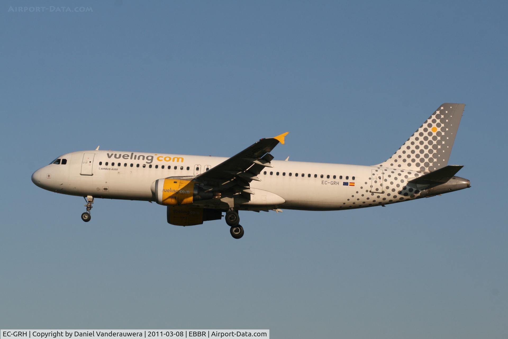 EC-GRH, 1990 Airbus A320-211 C/N 146, Arrival of flight VY8988 to RWY 25L
