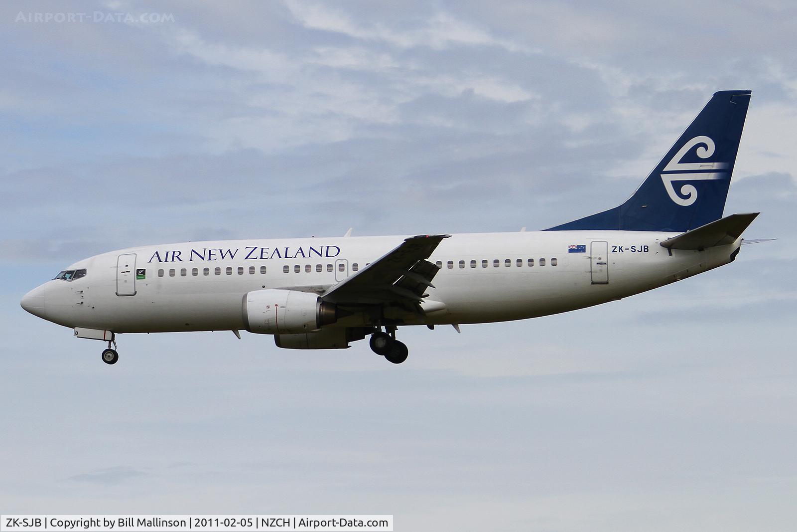 ZK-SJB, 1997 Boeing 737-33R C/N 28868, approach to 02