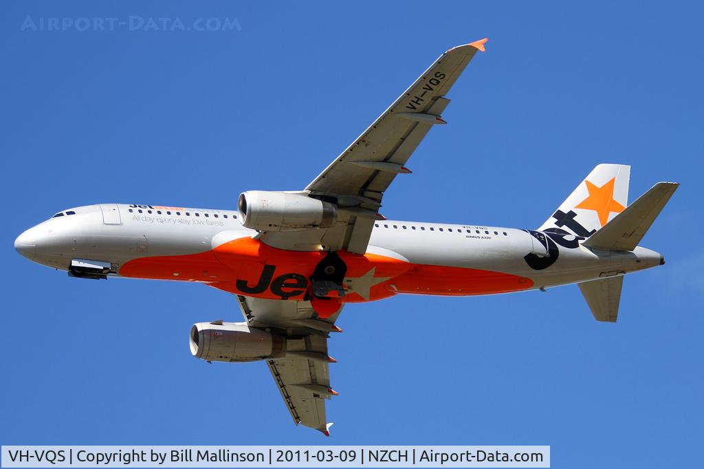 VH-VQS, 2005 Airbus A320-232 C/N 2515, no mistaking those colours