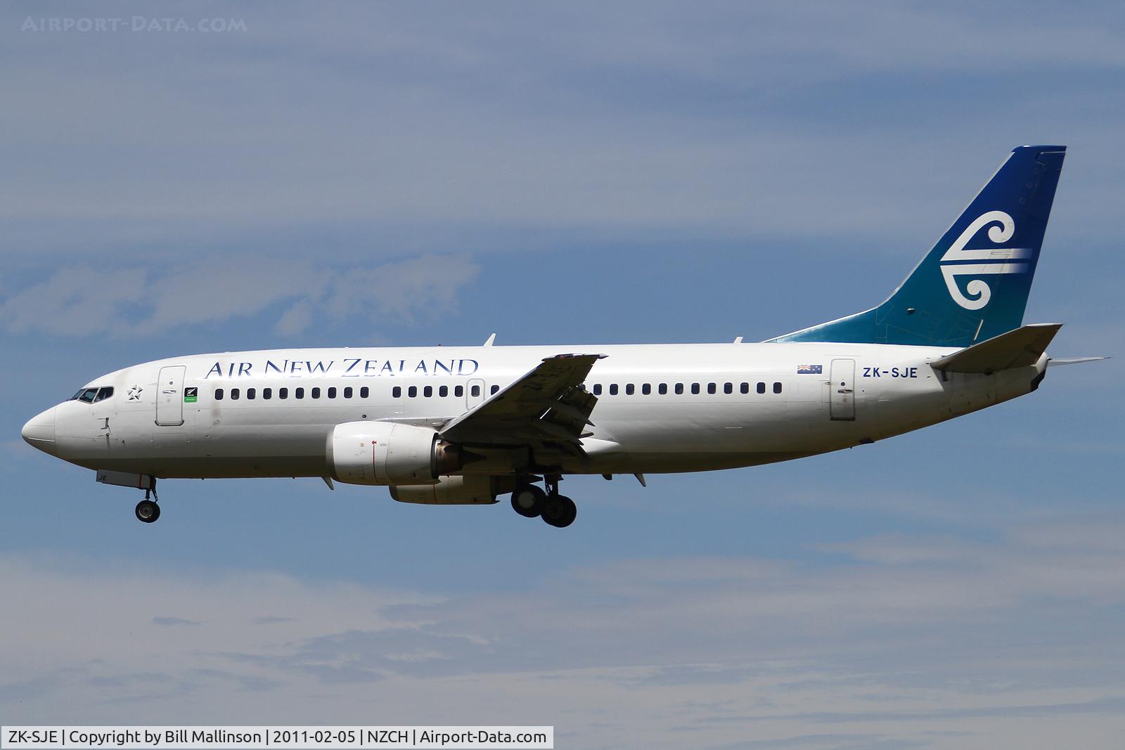 ZK-SJE, 1995 Boeing 737-3K2 C/N 27635, finals to 02