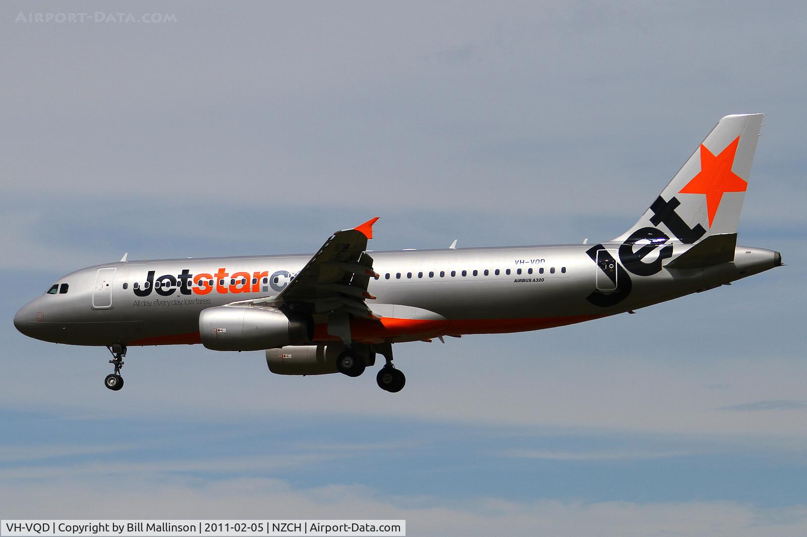 VH-VQD, 2008 Airbus A320-232 C/N 3547, finals to 02