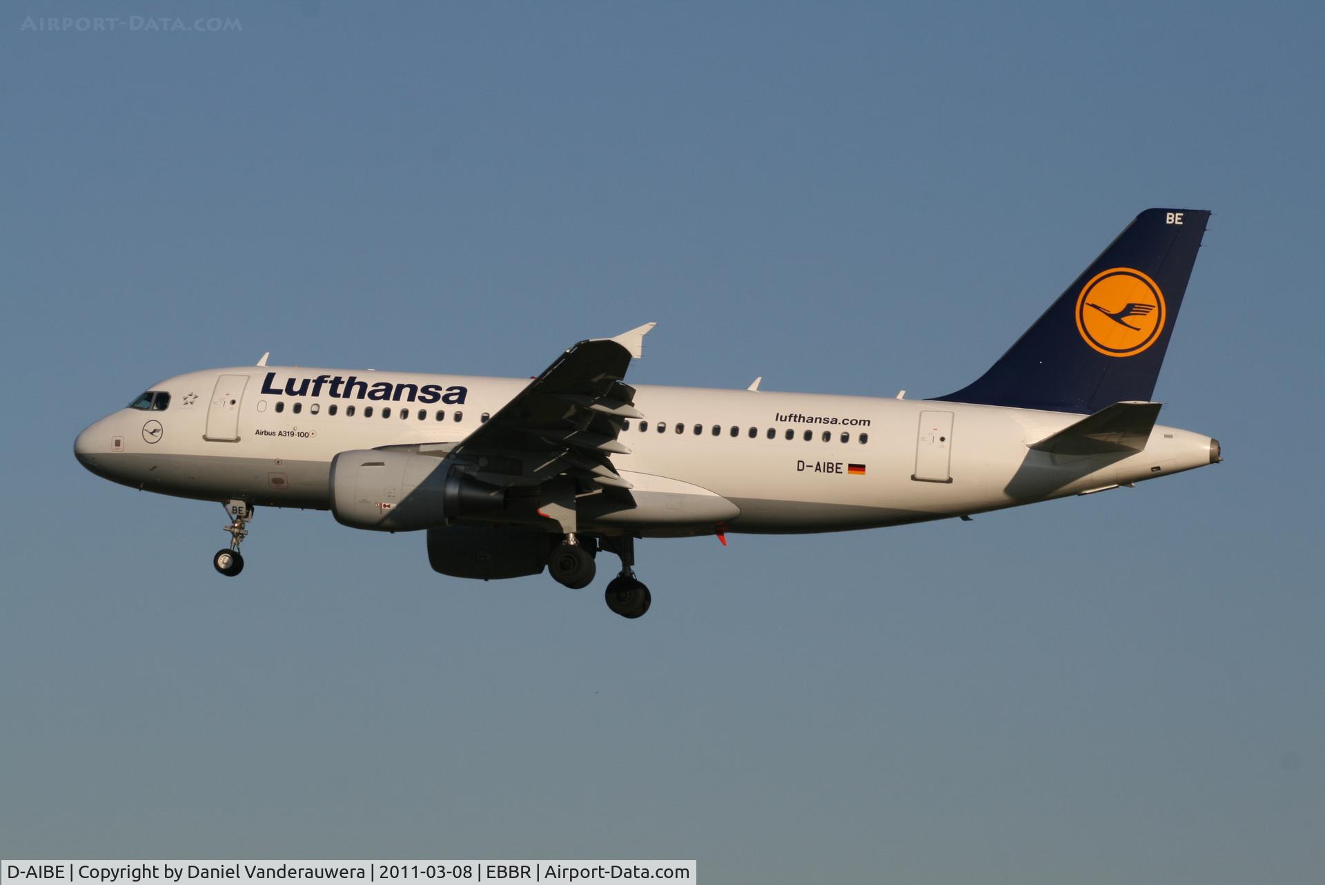 D-AIBE, 2010 Airbus A319-112 C/N 4511, Flight LH1006 is descending to RWY 25L