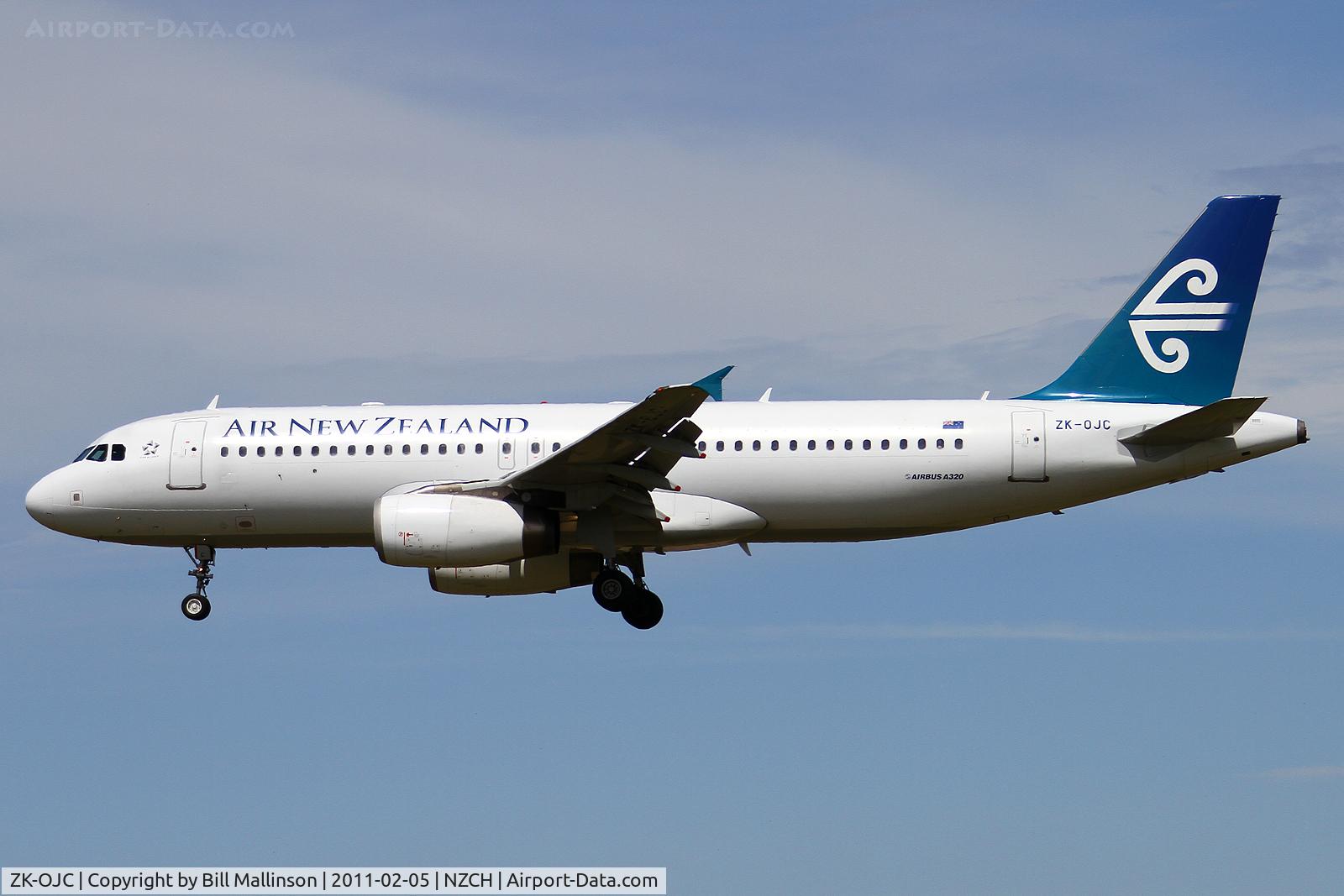 ZK-OJC, 2003 Airbus A320-232 C/N 2112, finals to 02