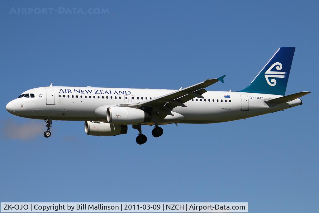 ZK-OJO, 2006 Airbus A320-232 C/N 2663, finals to 02