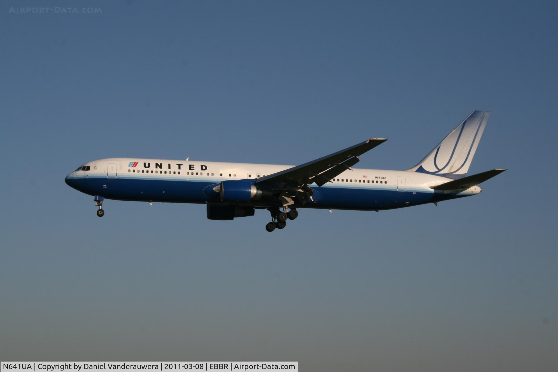 N641UA, 1991 Boeing 767-322/ER C/N 25091, Arrival of flight UA972 to RWY 25L