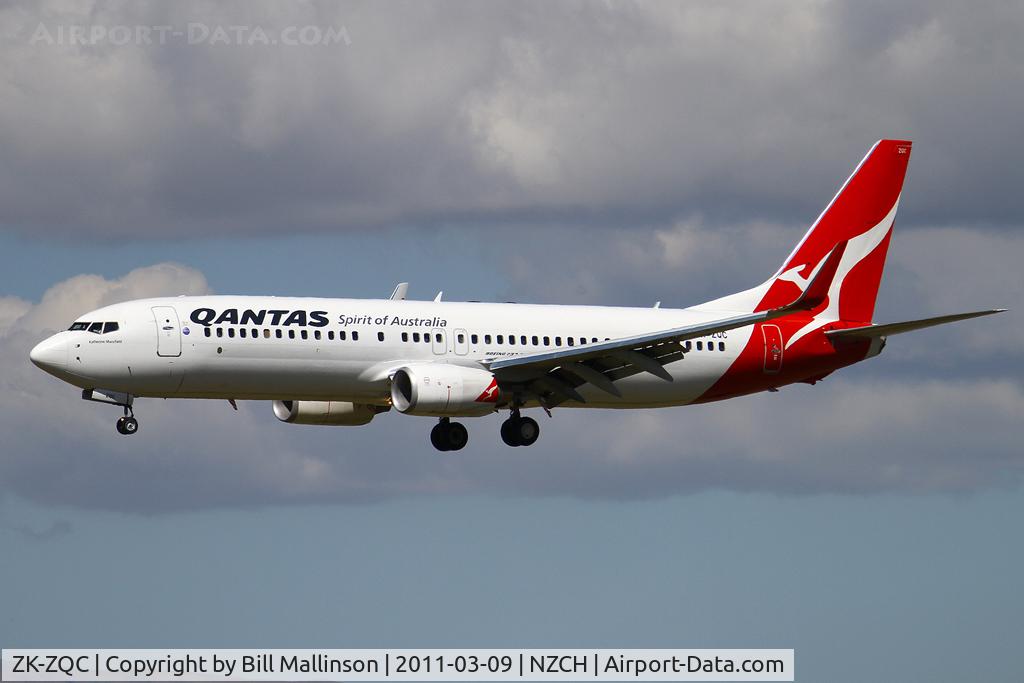 ZK-ZQC, 2009 Boeing 737-838 C/N 34202, finals to 02 as QF45 from SYD