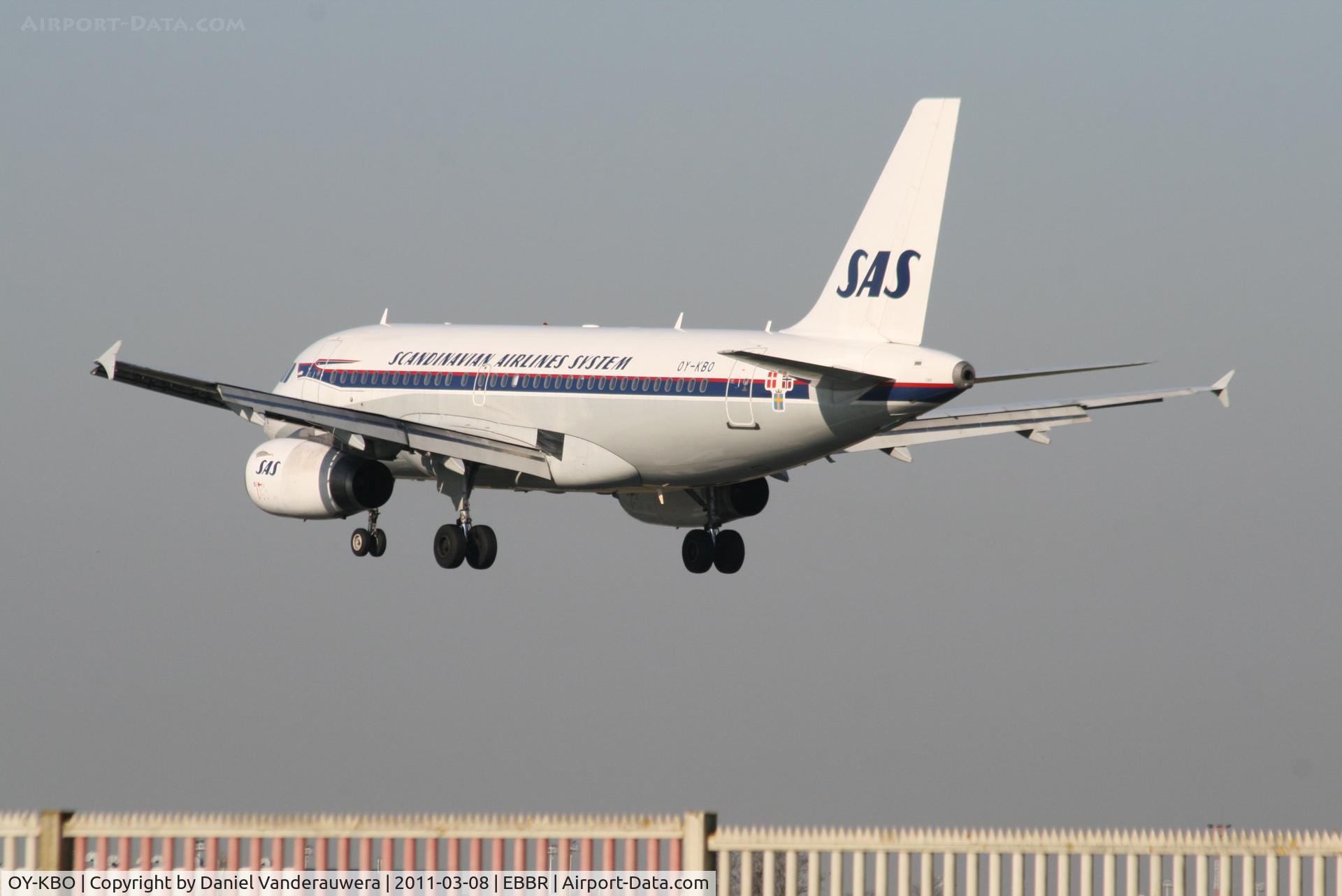 OY-KBO, 2006 Airbus A319-131 C/N 2850, Flight SK593 is descending to RWY 25L