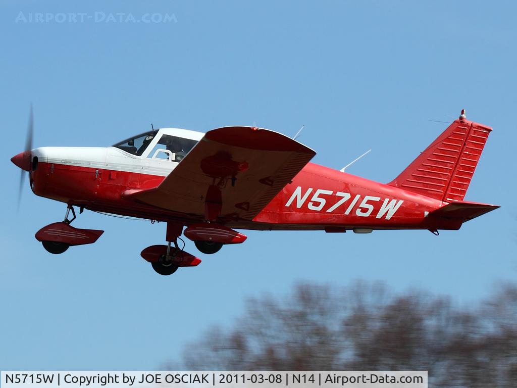 N5715W, 1963 Piper PA-28-160 Cherokee C/N 28-1216, Leaving N14