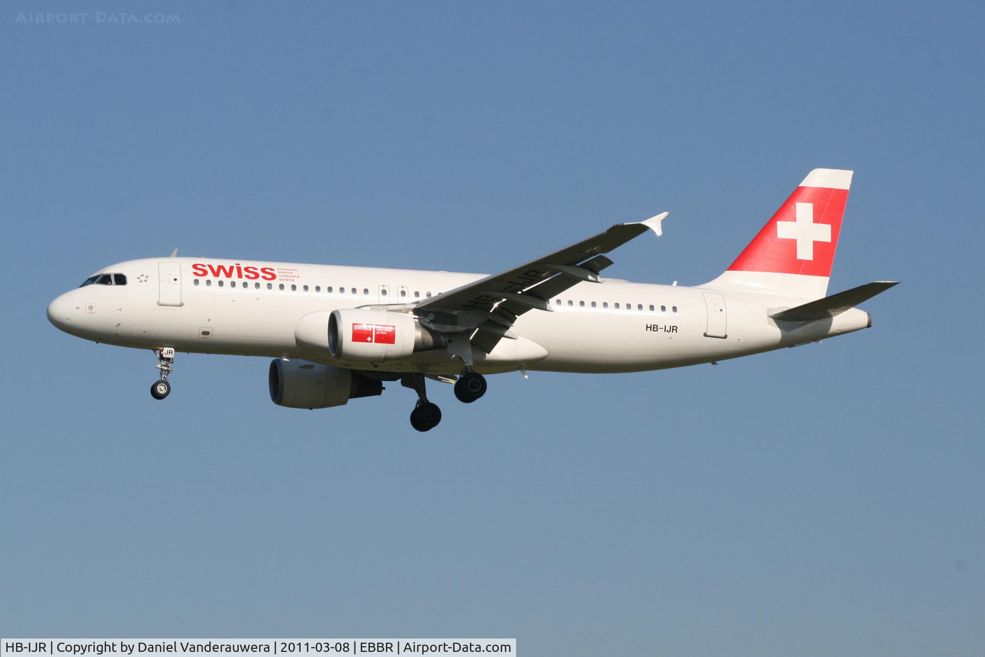 HB-IJR, 1997 Airbus A320-214 C/N 0703, Arrival of flight LX778 to RWY 25L