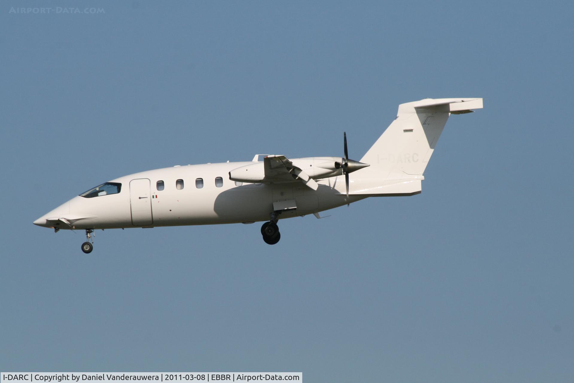 I-DARC, 2009 Piaggio P-180 Avanti II C/N 1184, Descending to RWY 25L