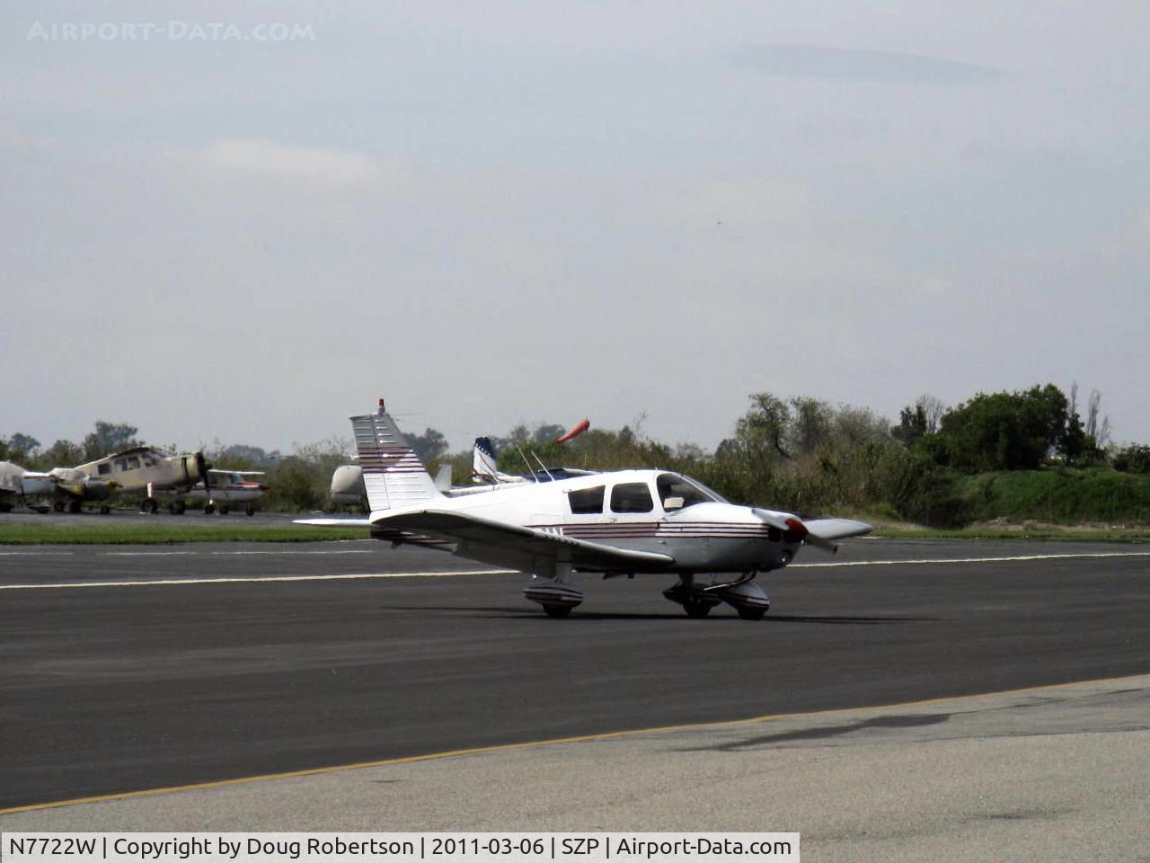 N7722W, 1964 Piper PA-28-180 Cherokee C/N 28-1729, 1964 Piper PA-28-180 CHEROKEE, taxi off the active