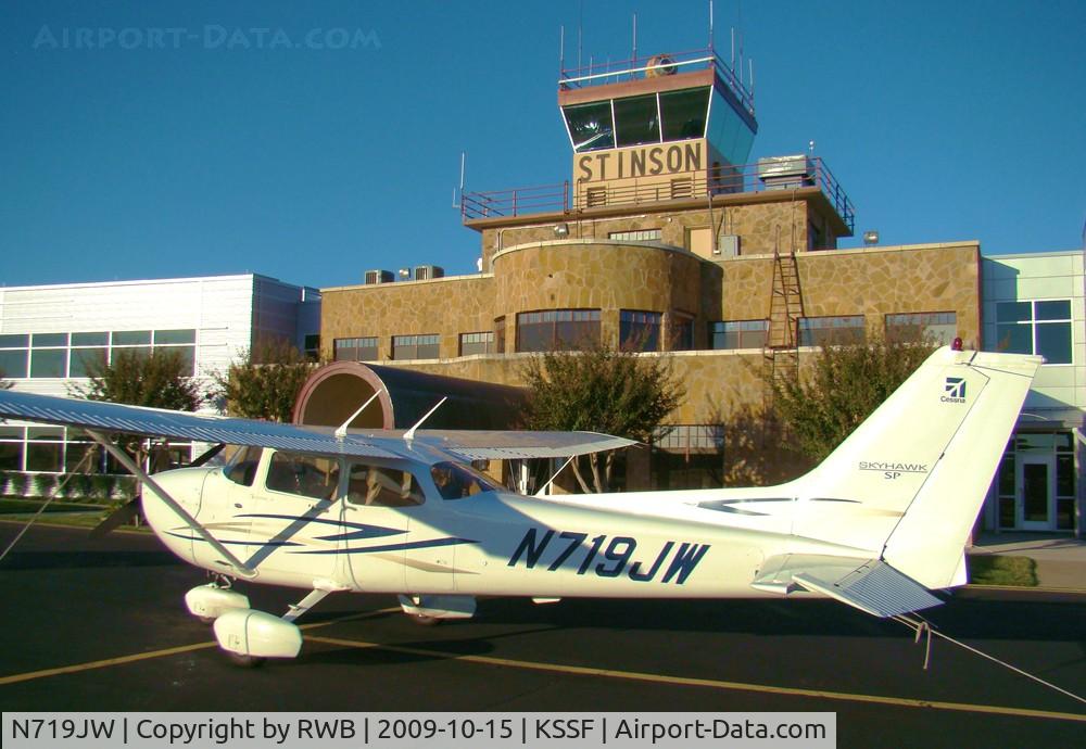 N719JW, 2007 Cessna 172S C/N 172S10527, Parked in front of the terminal building at Stinson airfield, San Antonio, Texas
